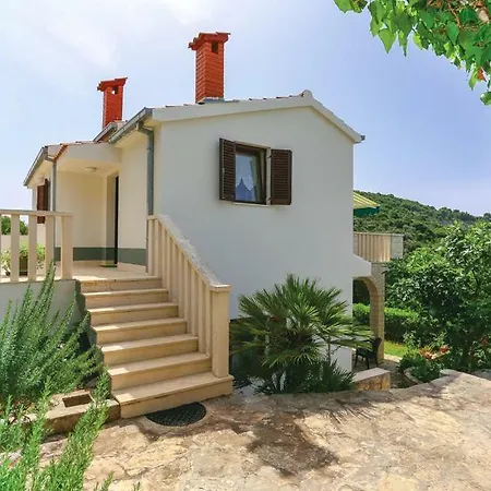 Nela Villa